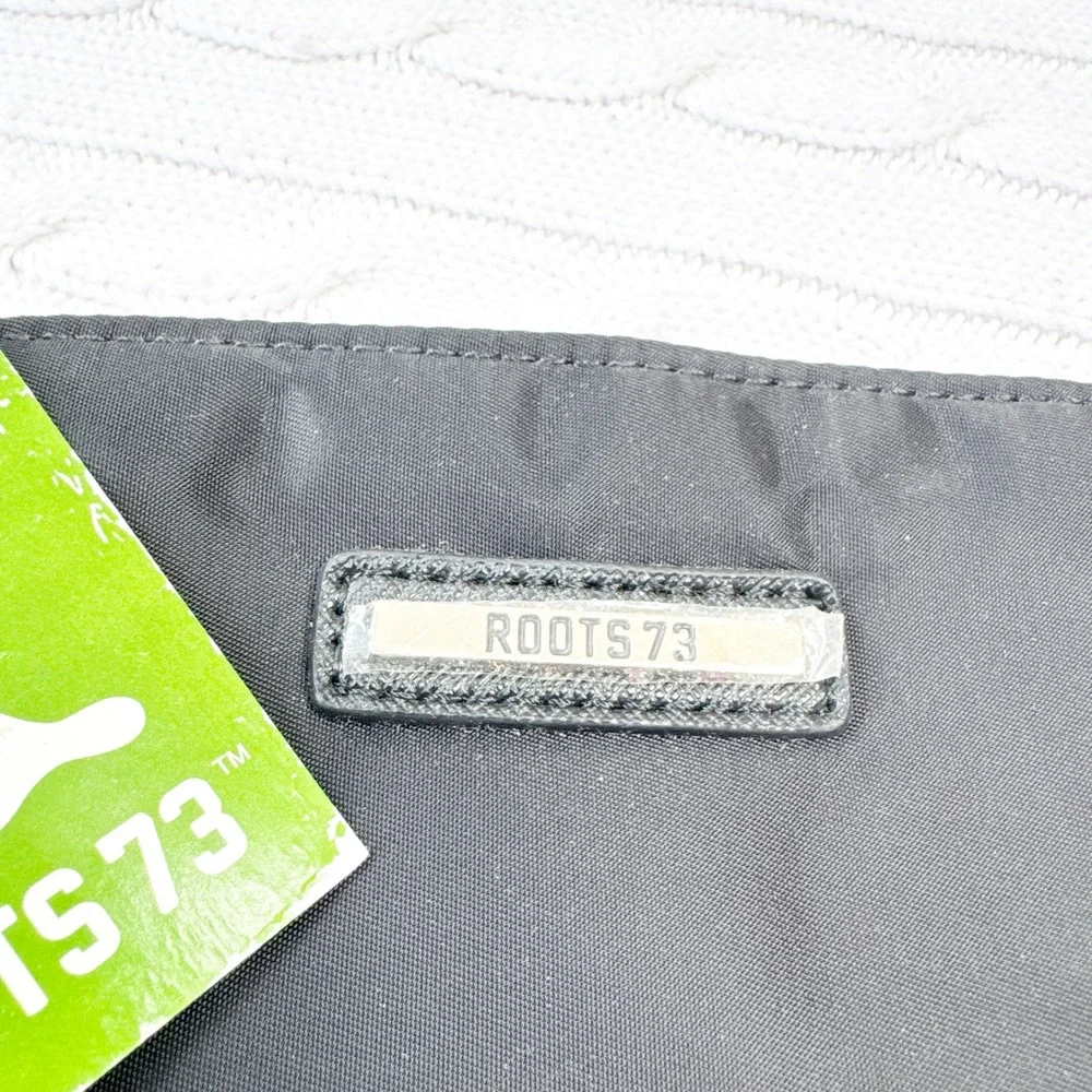 Roots 73 Cosmetic Pouch Unisex One Size Black Solid Zip‎ Travel Toiletry Bag